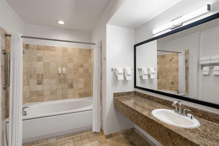 Ramada Suites by Wyndham San Diego/Hotel Circle Area