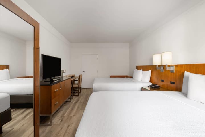 Ramada Suites by Wyndham San Diego/Hotel Circle Area