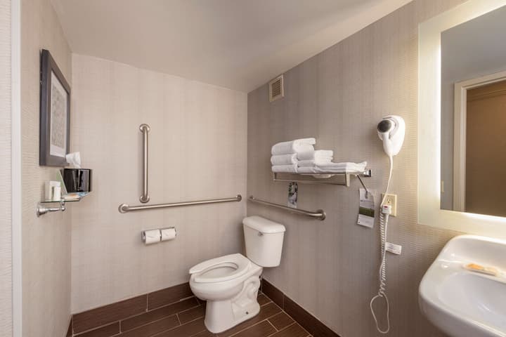 Best Western Plus Strongsville Cleveland
