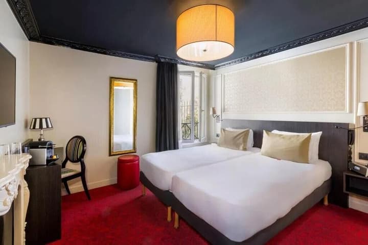 Hotel Le Montmartre Saint Pierre