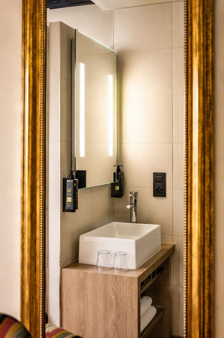 Hotel Le Montmartre Saint Pierre
