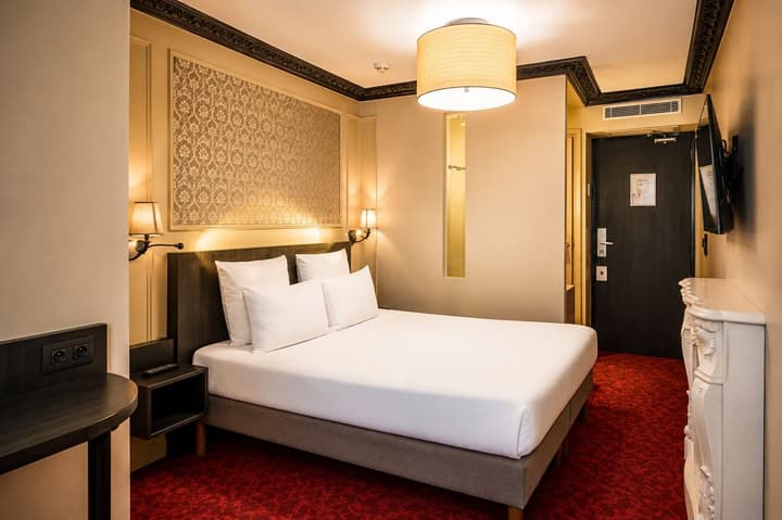 Hotel Le Montmartre Saint Pierre