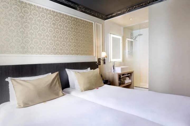 Hotel Le Montmartre Saint Pierre