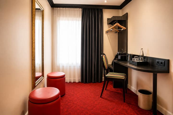 Hotel Le Montmartre Saint Pierre