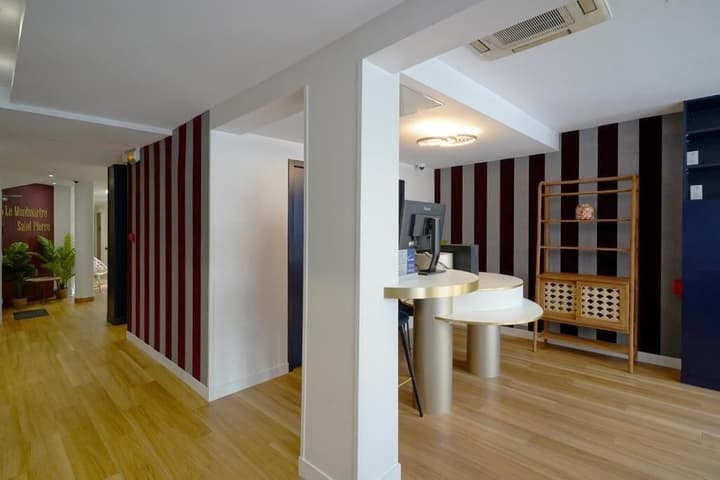 Hotel Le Montmartre Saint Pierre