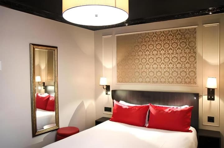 Hotel Le Montmartre Saint Pierre