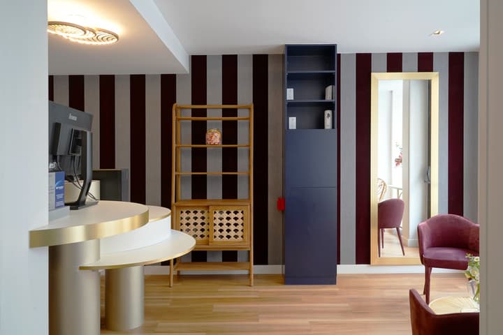 Hotel Le Montmartre Saint Pierre