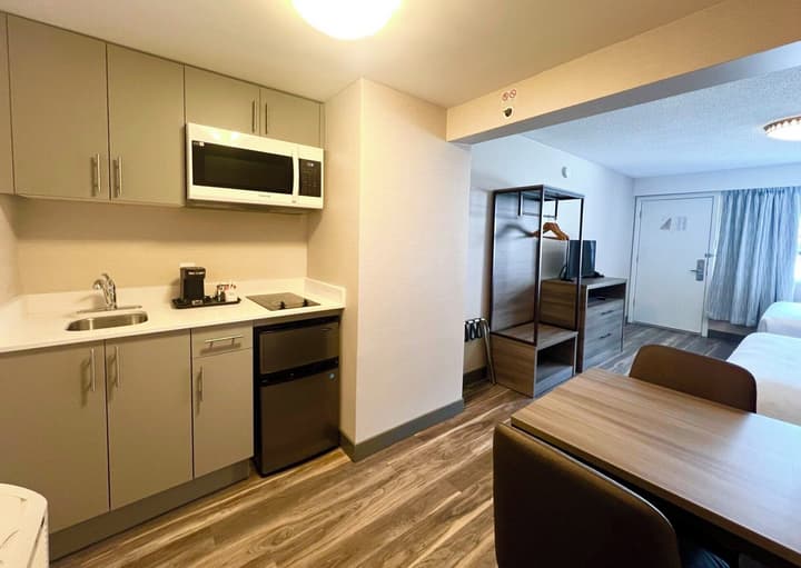 North Vancouver Hotel