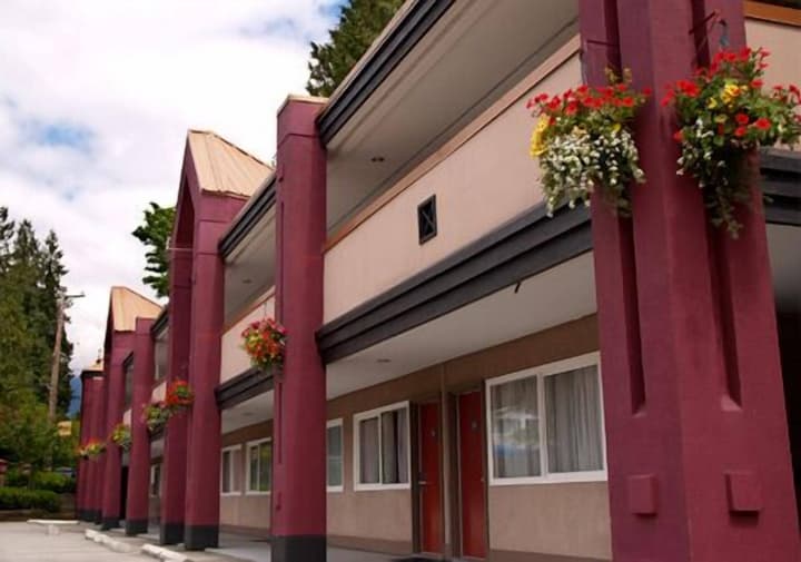 North Vancouver Hotel