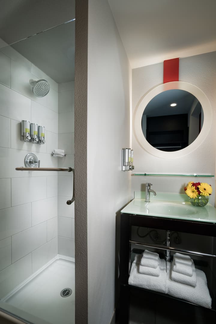 Staypineapple, Hotel FIVE, Downtown Seattle