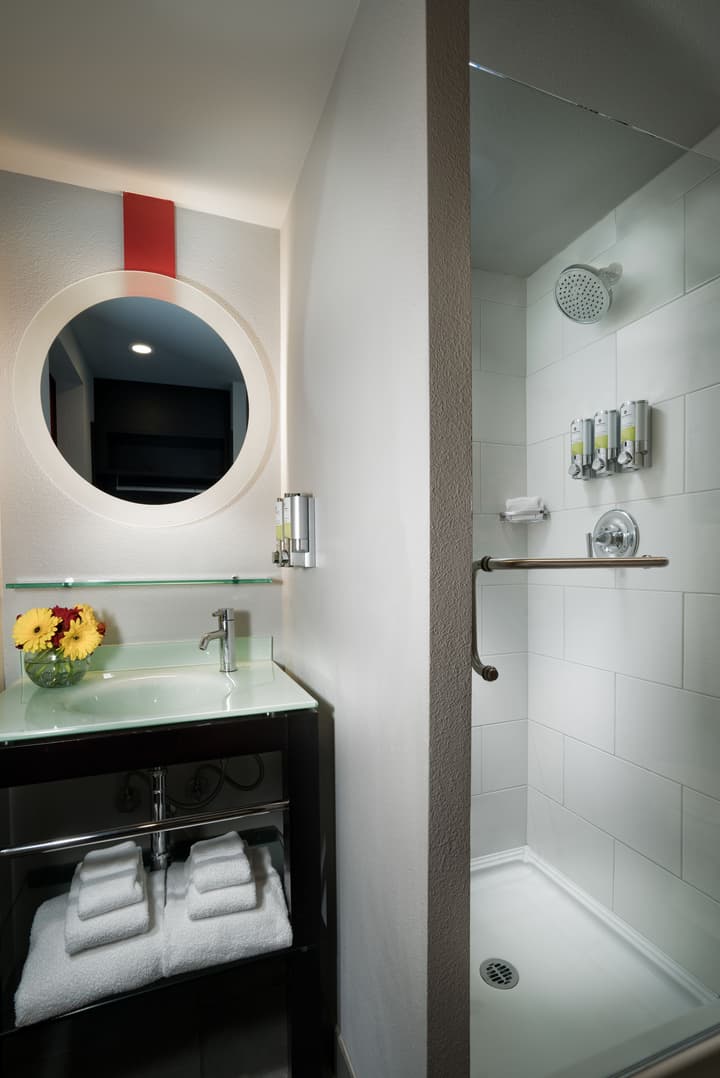 Staypineapple, Hotel FIVE, Downtown Seattle