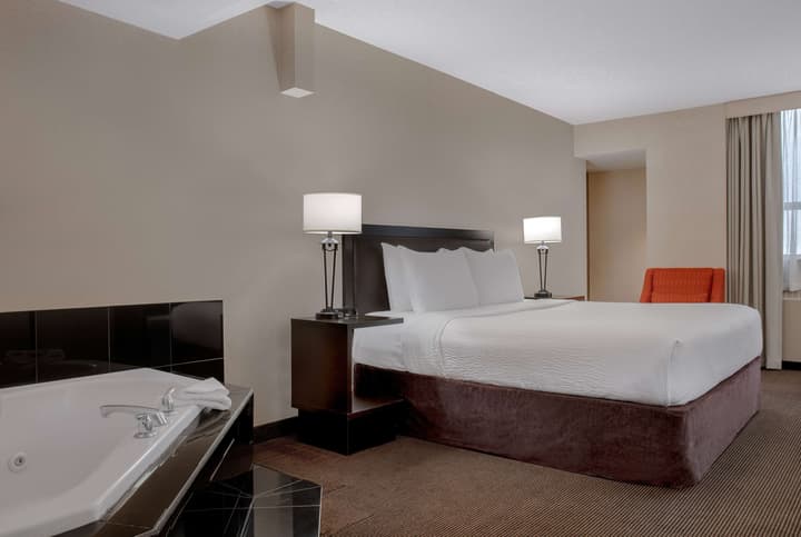 Ramada Plaza by Wyndham Calgary Downtown