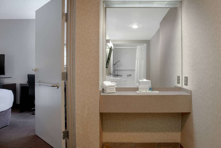 Ramada Plaza by Wyndham Calgary Downtown