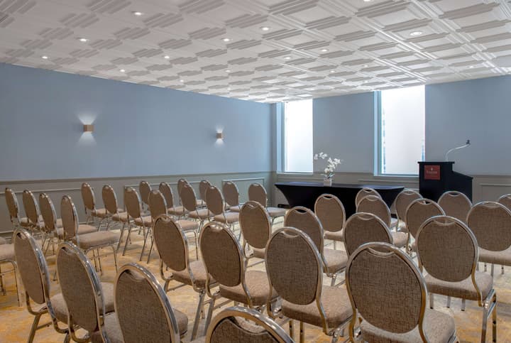 Ramada Plaza by Wyndham Calgary Downtown