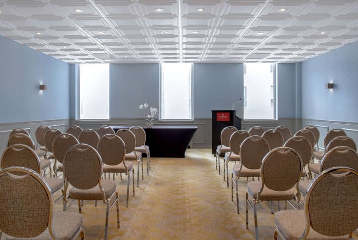 Ramada Plaza by Wyndham Calgary Downtown