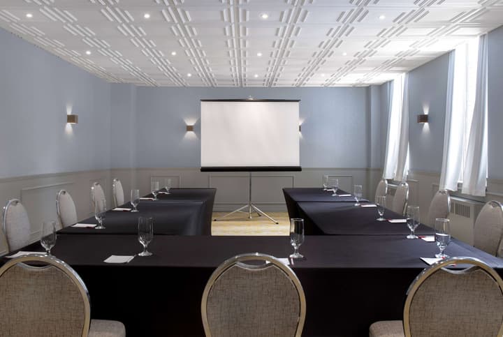Ramada Plaza by Wyndham Calgary Downtown
