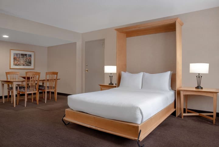 Ramada Plaza by Wyndham Calgary Downtown