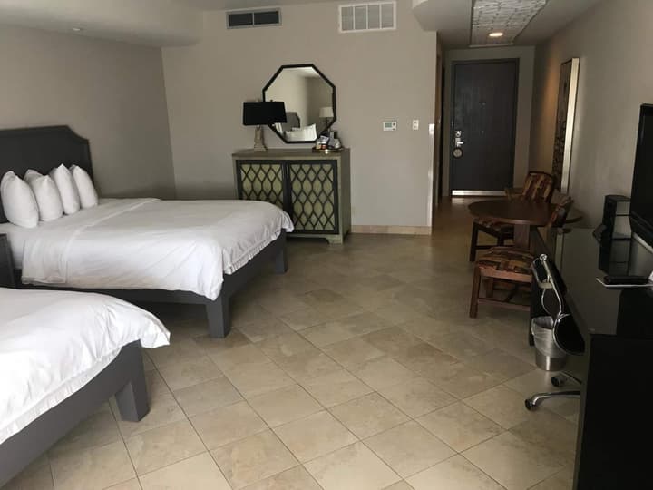 Hollywood Hotel