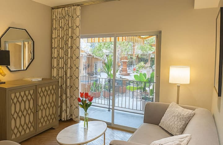 Hollywood Hotel
