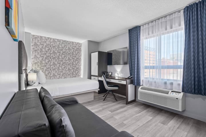 Travelodge Hotel by Wyndham Montreal Centre