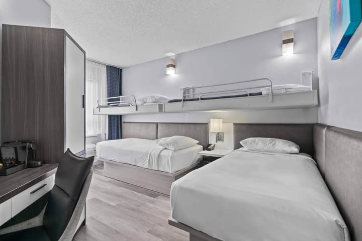 Travelodge Hotel by Wyndham Montreal Centre