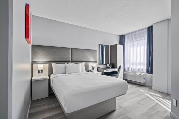 Travelodge Hotel by Wyndham Montreal Centre