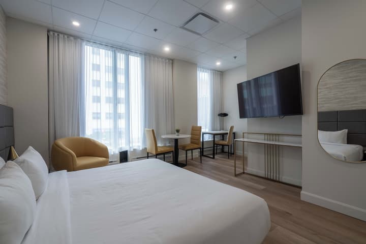 Travelodge Hotel by Wyndham Montreal Centre