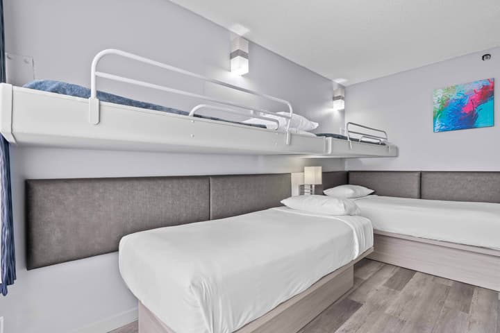 Travelodge Hotel by Wyndham Montreal Centre