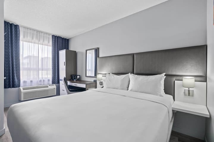Travelodge Hotel by Wyndham Montreal Centre