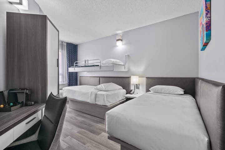 Travelodge Hotel by Wyndham Montreal Centre