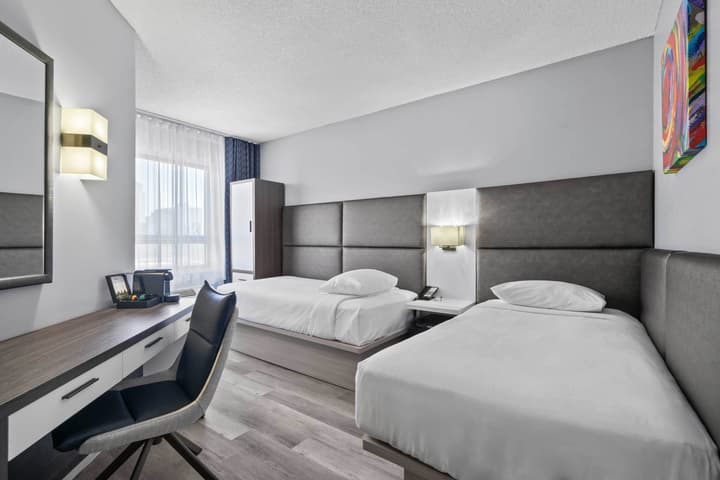 Travelodge Hotel by Wyndham Montreal Centre