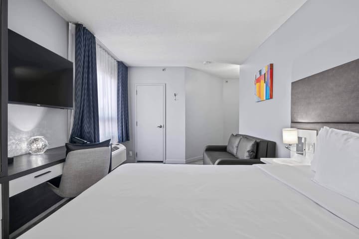 Travelodge Hotel by Wyndham Montreal Centre