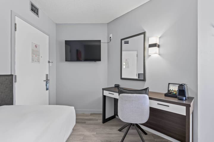 Travelodge Hotel by Wyndham Montreal Centre