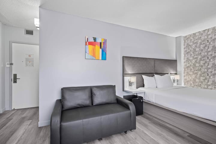 Travelodge Hotel by Wyndham Montreal Centre