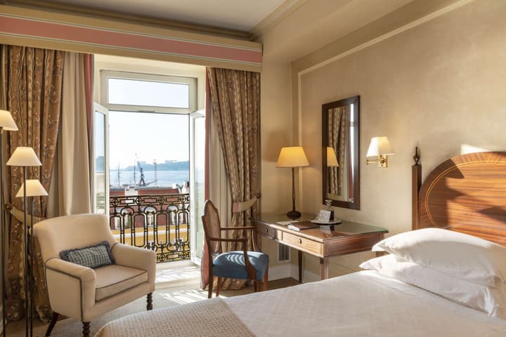 Heritage As Janelas Verdes Inn - Riverside