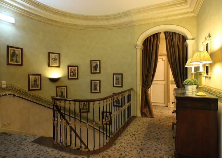 Heritage As Janelas Verdes Inn - Riverside