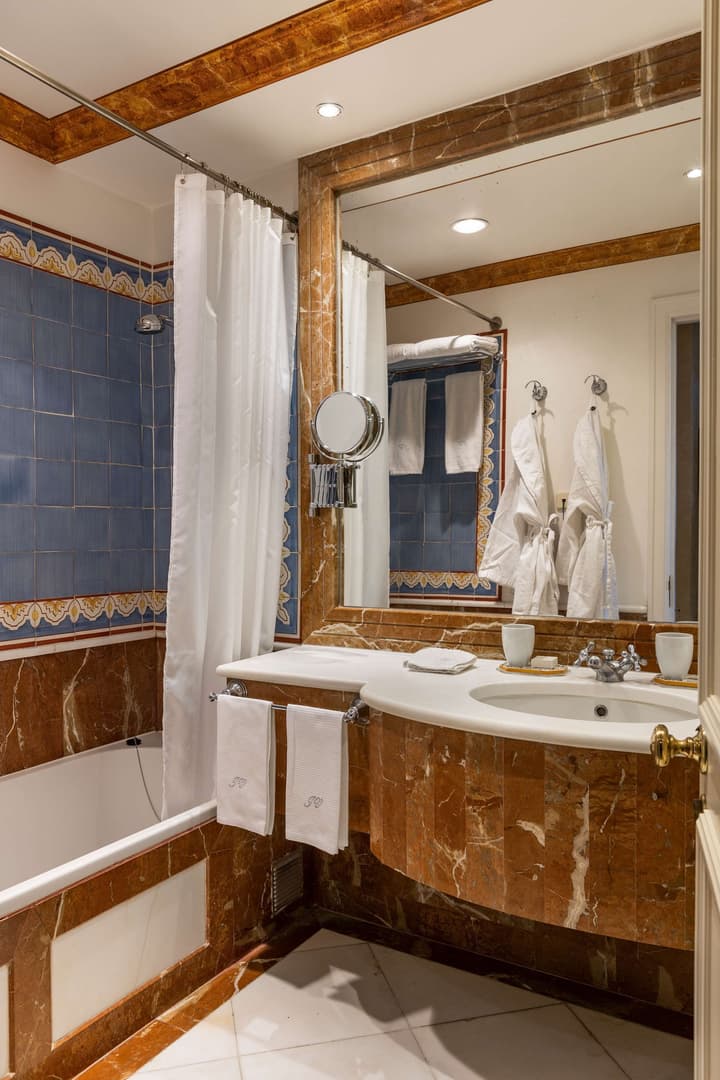 Heritage As Janelas Verdes Inn - Riverside