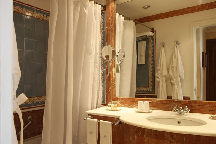 Heritage As Janelas Verdes Inn - Riverside