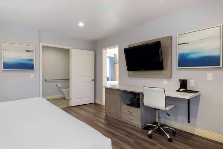 Best Western Orange Plaza