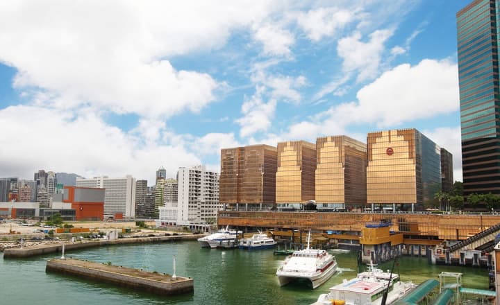 The Royal Pacific Hotel & Towers