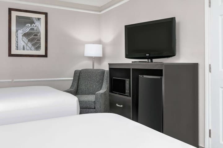Baymont by Wyndham Austin University Area