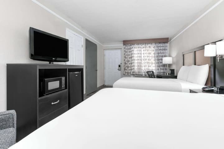 Baymont by Wyndham Austin University Area