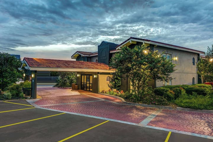 Baymont by Wyndham Austin University Area