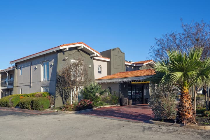 Baymont by Wyndham Austin University Area