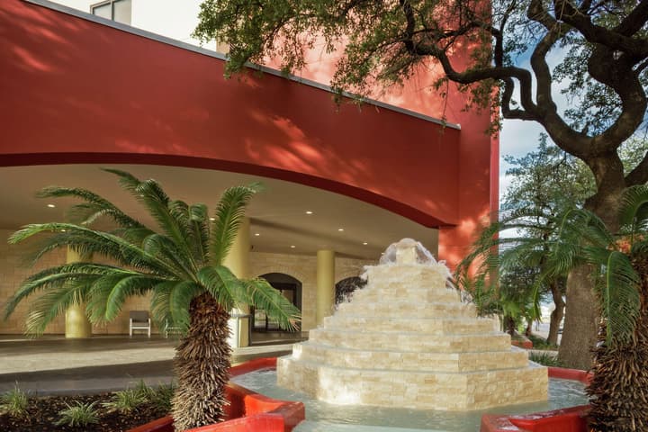 DoubleTree by Hilton San Antonio Downtown