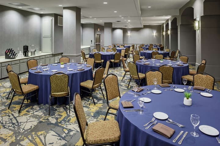 DoubleTree by Hilton San Antonio Downtown