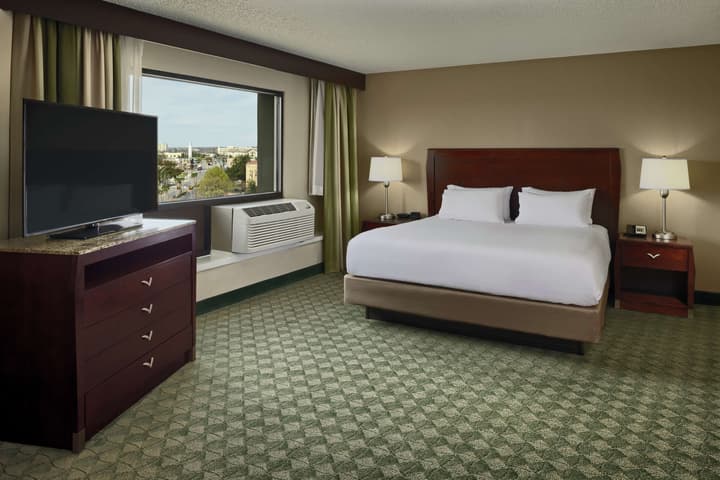 DoubleTree by Hilton San Antonio Downtown