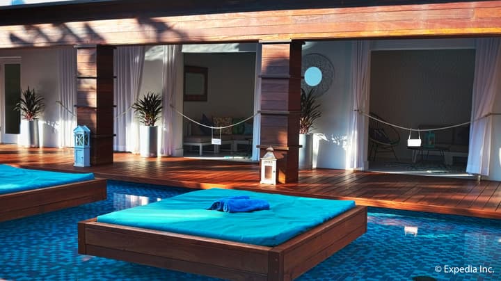 Marseilles Beachfront Hotel