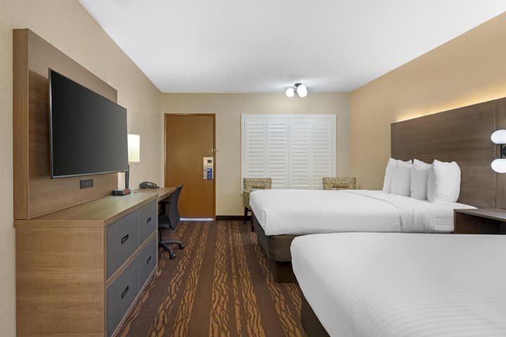 Best Western Plus Stovall's Inn