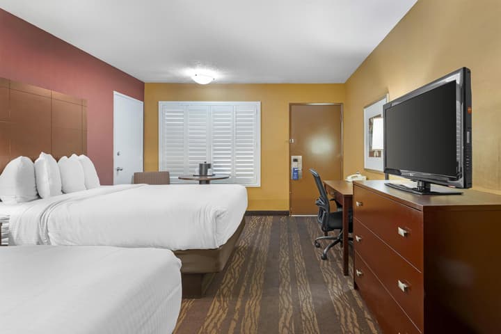 Best Western Plus Stovall's Inn